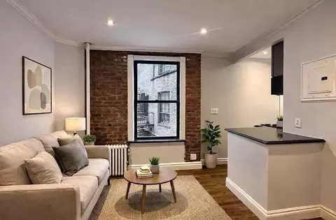 345 W 53rd St #2, New York, NY 10019