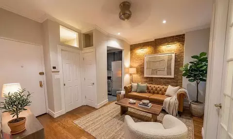 230 E 32nd St #1B, New York, NY 10016