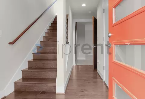 16929 NE 82nd St #3, Redmond, WA 98052