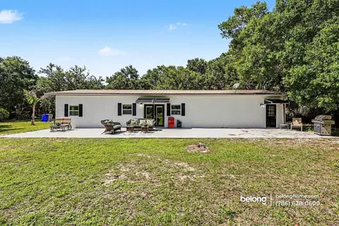 6235 4th St #B, Vero Beach, FL 32968