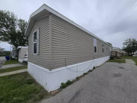 3510 N 9th St #69, Carter Lake, IA 51510
