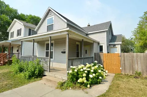 418 N 5th St, Grand Forks, ND 58203