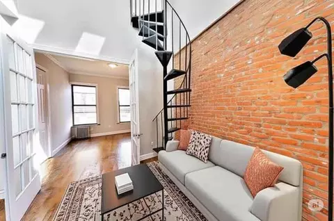 206 E 83rd St #5E, New York, NY 10028