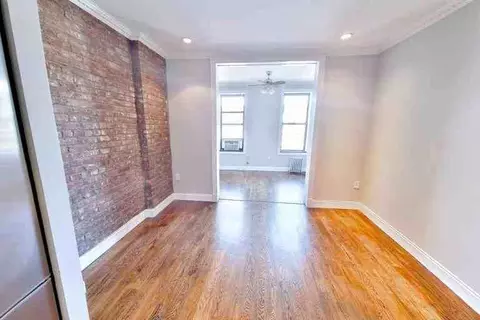 722 10th Ave #4D, New York, NY 10019
