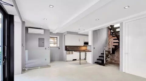 213 E 26th St #CH, New York, NY 10010