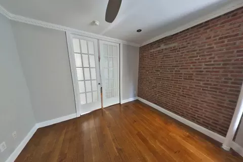 221 E 23rd St #9, New York, NY 10010