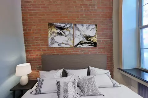 350 W 21st St #7, New York, NY 10011