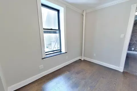 208 1st Ave #4, New York, NY 10009