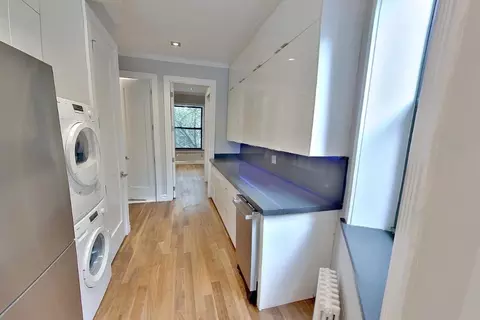 321 E 10th St #5E, New York, NY 10009