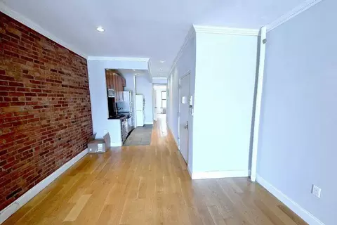 102 E 7th St #8, New York, NY 10009