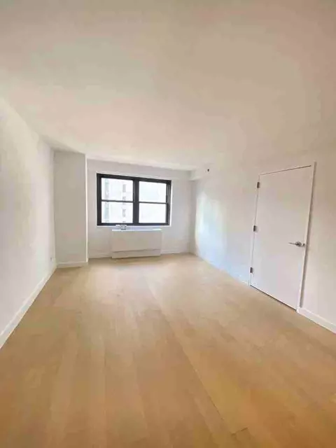 222 E 39th St #21A, New York, NY 10016
