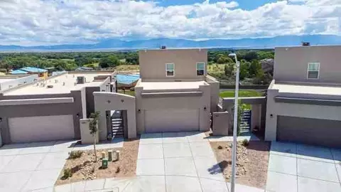 1400 Tierra Verde Loop NW, Los Lunas, NM 87031
