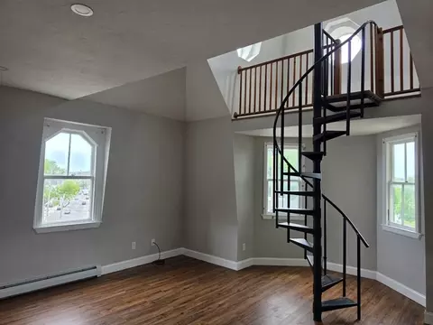 697 Bridge St #3, Lowell, MA 01850