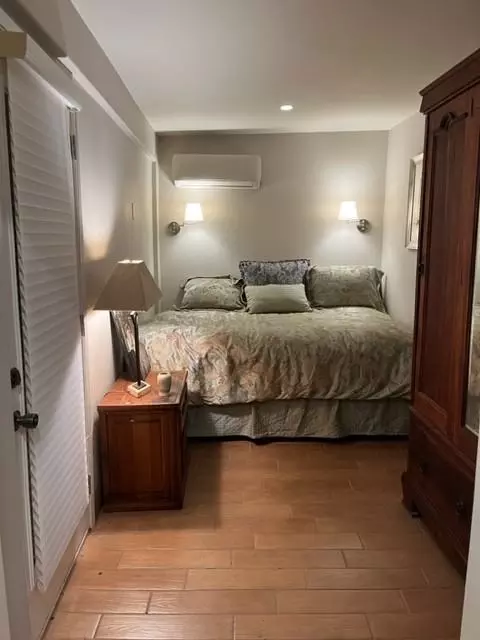 2879 Exeter Pl #2, Mission Canyon, CA 93105