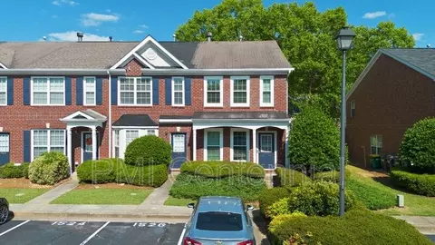 1528 Cove Creek Cir, Norcross, GA 30093