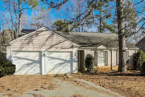 6573 Eastbriar Dr, Lithonia, GA 30058