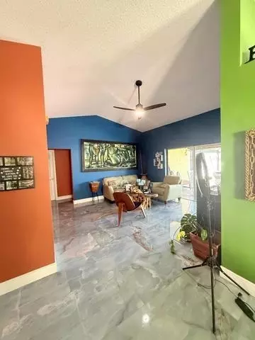 11 Capitol Ct, Deerfield Beach, FL 33442