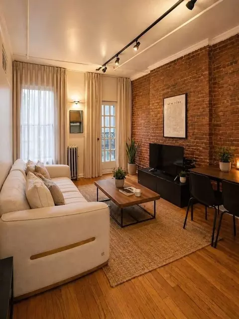 156 W 15th St #1541852P, New York, NY 10011