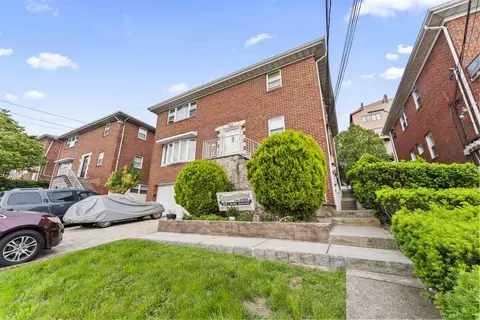 214 11th St #1, Palisades Park, NJ 07650