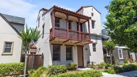 938 Valencia Ave, Mountain View, CA 94040