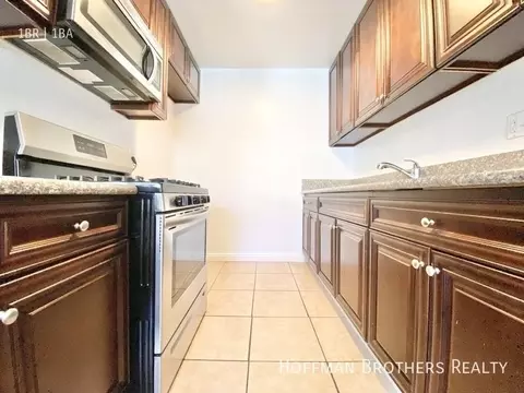 16221 Vanowen St #11, Los Angeles, CA 91406