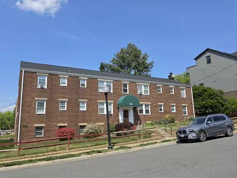 5723 10th Rd N #8, Arlington, VA 22205