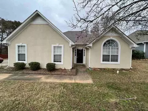 715 Claiborne St, Helena, AL 35080