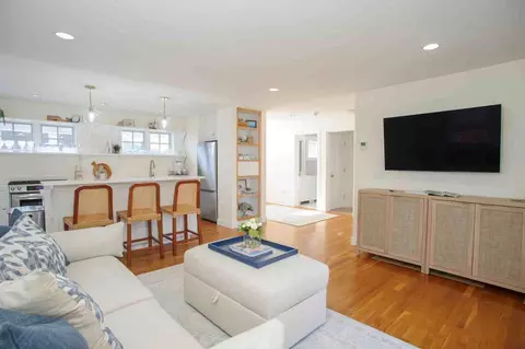 25 Simpson Ave #1514679P, Oak Bluffs, MA 02557