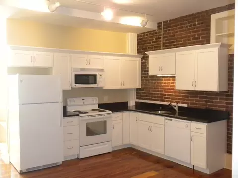 15 N Pleasant St #2S, Amherst, MA 01002