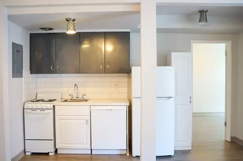 3717 S Corbett Ave #33, Portland, OR 97239