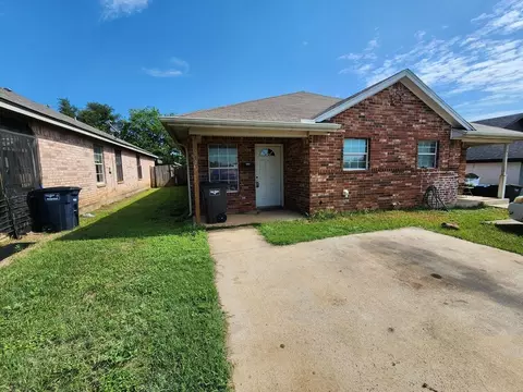 1429 E Robert St, Fort Worth, TX 76104