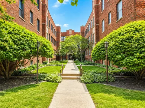 733 Hinman Ave #1E, Evanston, IL 60202