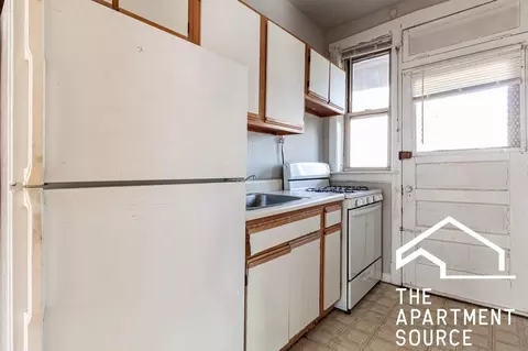 w barry ave, Chicago, IL 60657