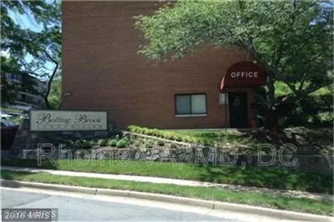 3210 S 28th St #103, Alexandria, VA 22302