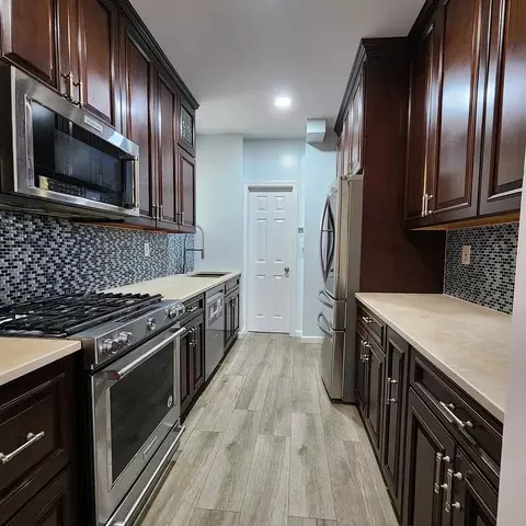 317 E 201st St #1, New York, NY 10458