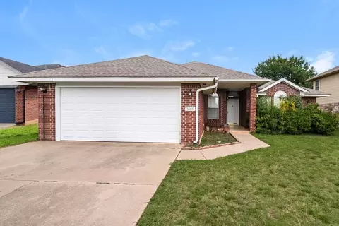 329 Ridge Bluff Dr, Norman, OK 73071