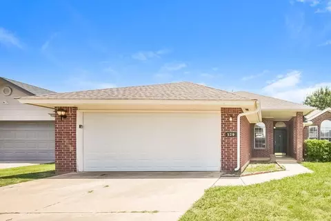 329 Ridge Bluff Dr, Norman, OK 73071