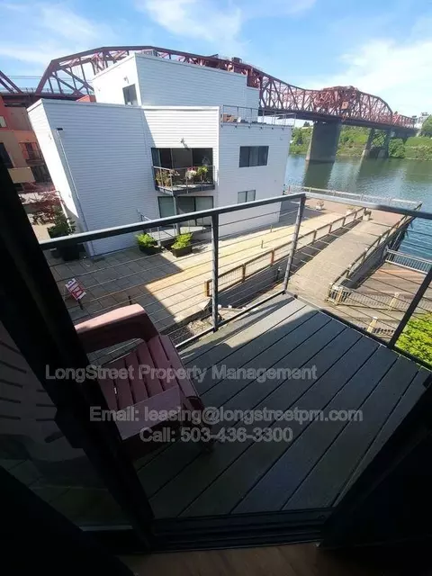 930 NW Naito Pkwy #K9, Portland, OR 97209