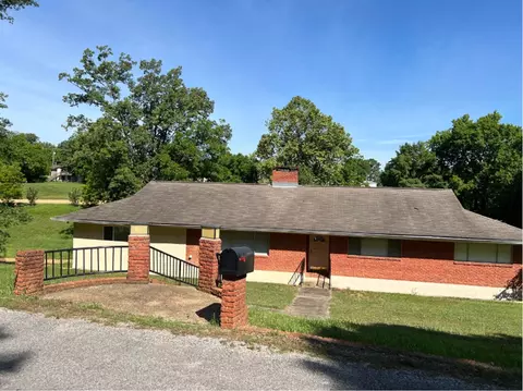 87 Ridgecrest Dr, Starkville, MS 39759