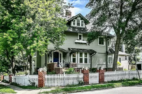 4124 Davenport St, Omaha, NE 68131