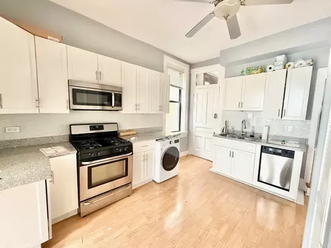 1874 N Hoyne Ave #2F, Chicago, IL 60647