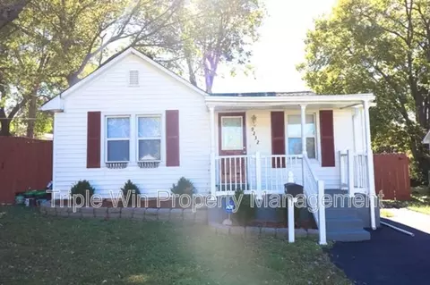 9232 Bristol Ave, Breckenridge Hills, MO 63114