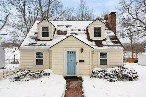 551 Poplar St, Boston, MA 02131