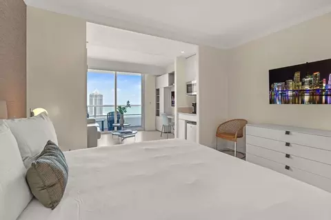 4385 Collins Ave #1540495P, Miami Beach, FL 33140