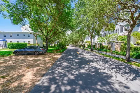 7720 SW 54th Ct #44D, Miami, FL 33143