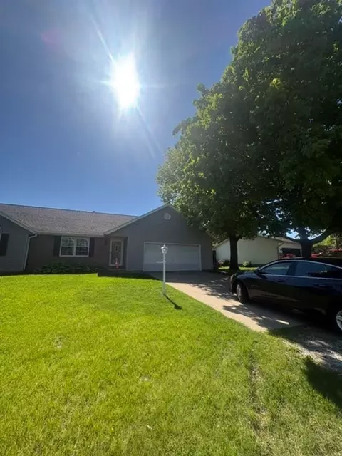 309 Arbor Vitae Dr, Germantown Hills, IL 61548