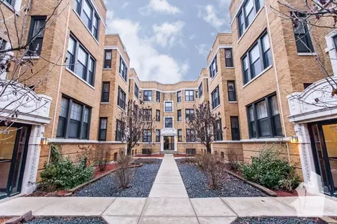719 W Barry Ave #721-5B2, Chicago, IL 60657