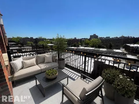 14474 Northern Blvd #PH, New York, NY 11354