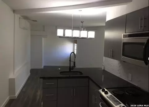 100 Dinn Dr, San Antonio, TX 78218