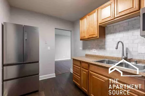 5748 N Winthrop Ave #301, Chicago, IL 60660